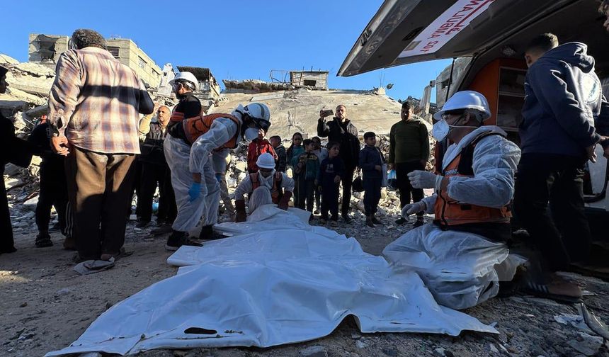 Gazze'de enkazdan 14 şehidin cenazesi çıkarıldı