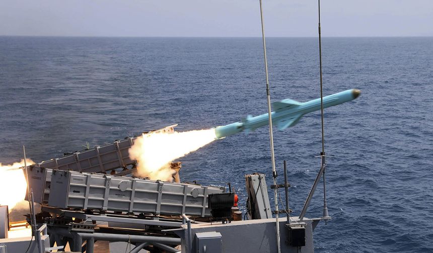 İran'dan balistik füze denemesi