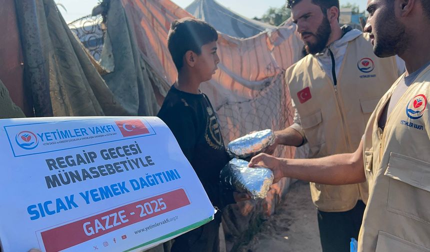Yetimler Vakfı Regaip Kandili münasebetiyle Gazze'de sıcak yemek dağıttı