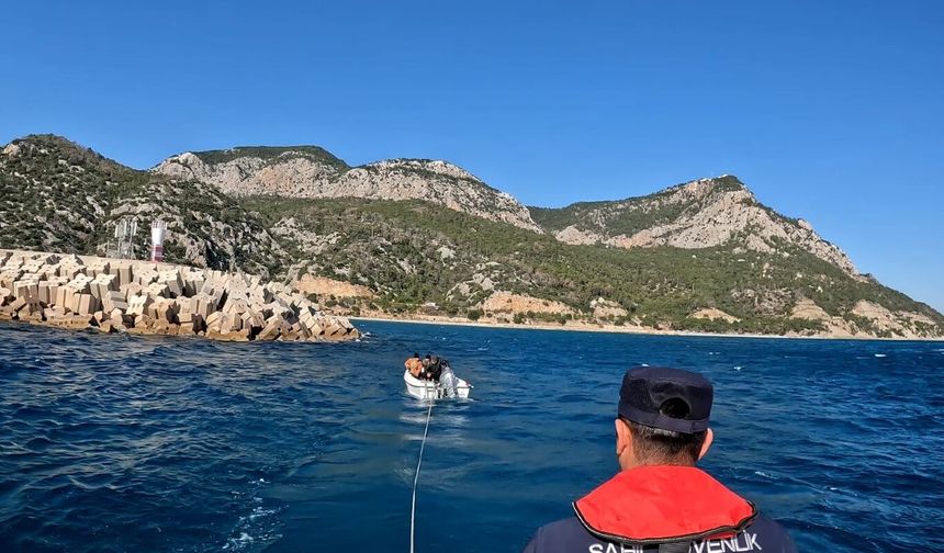 Antalya açıklarında mahsur kalan 3 kişi kurtarıldı