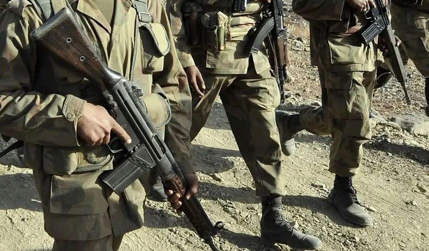 Afgan ve Pakistan güçleri arasında sınır boyunca çatışmalar çıktı