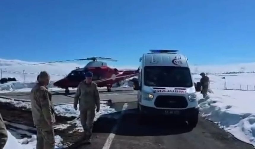 Bingöl'de zorlu kış şartlarında ambulans helikopterli sağlık müdahalesi