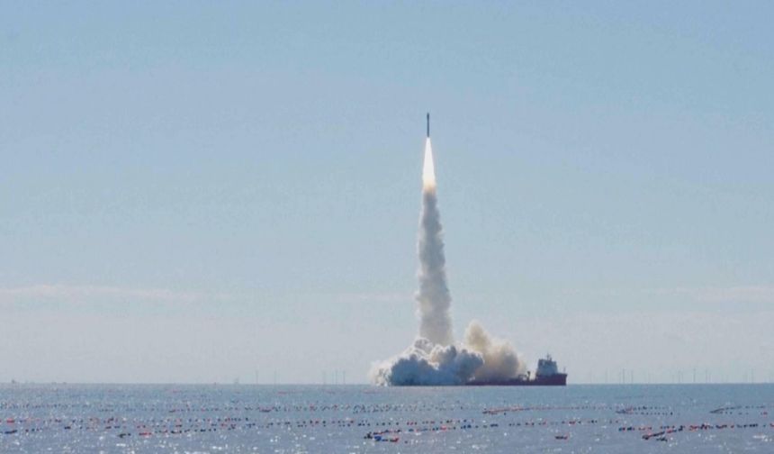 Çin, denizden 7 uydu fırlattı