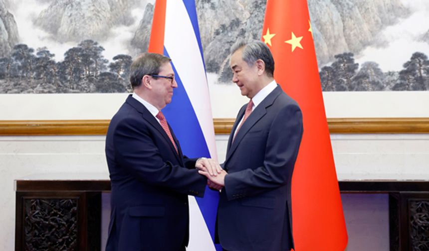 Çin Dışişleri Bakanı, Kübalı mevkidaşıyla görüştü