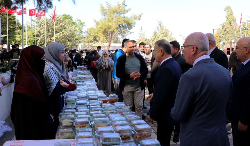 Mersin Üniversitesi’nde Gazze’ye destek için kermes düzenlendi