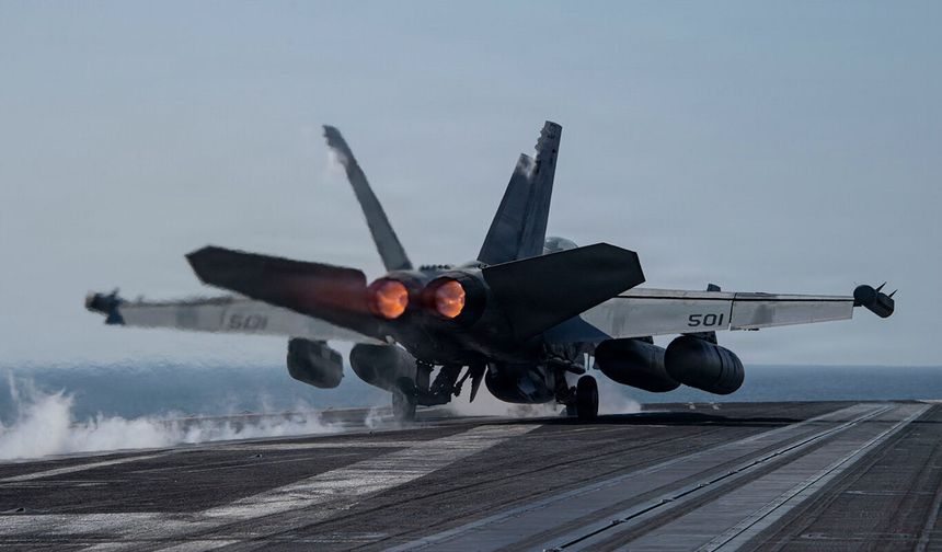 ABD'den İran'ın Hark Adası'na hava saldırısı