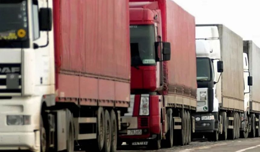 Azerbaycan ve İran, sınır ötesi yük taşımacılığına yeniden başladı