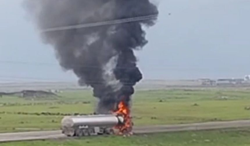 Cizre’de seyir halindeki tanker alev topuna döndü