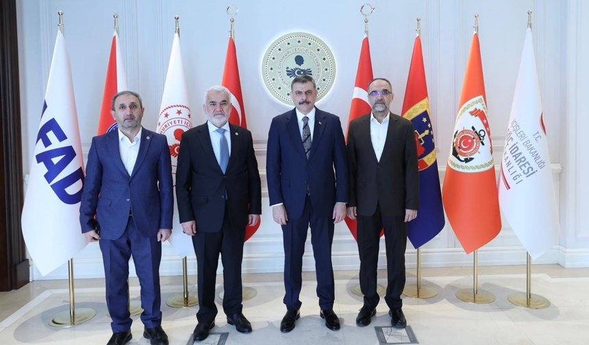 HÜDA PAR Genel Başkanı Yapıcıoğlu'ndan İçişleri Bakanı Çiftçi'ye 'hayırlı olsun' ziyareti