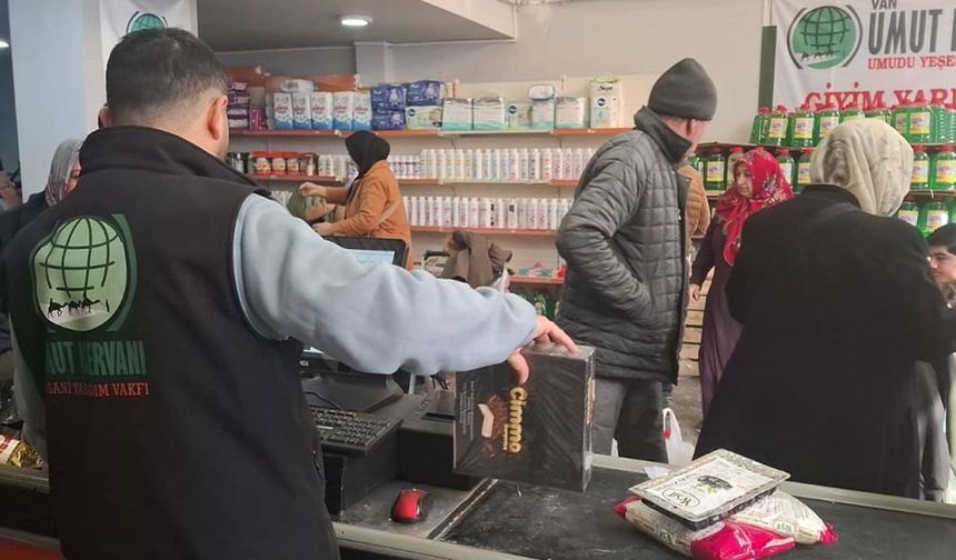 Umut Kervanı Van’da Ramazan ayında da yardımlarını sürdürüyor