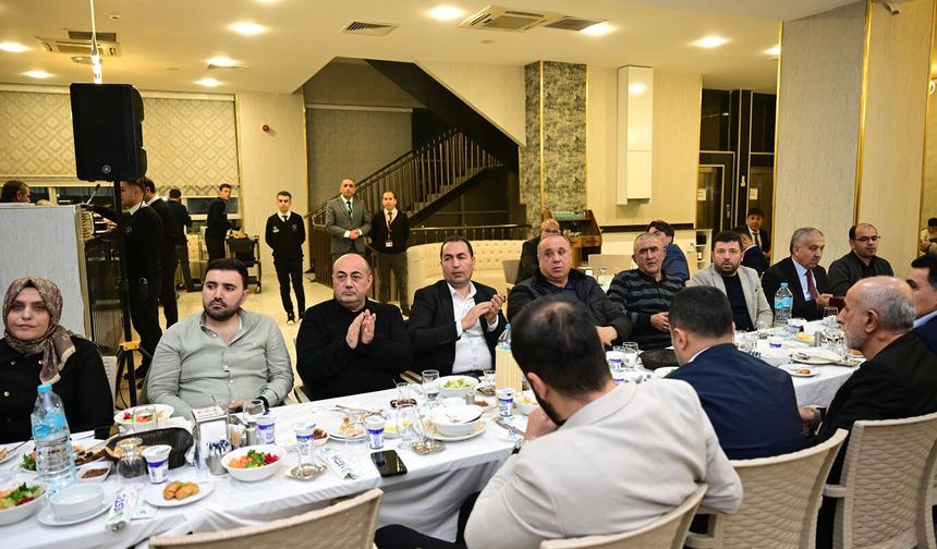 Yeşilyurt Belediye Başkanı Geçit, belediye meclis üyeleriyle iftarında buluştu