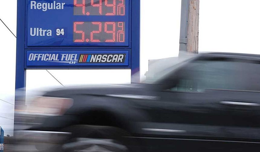 ABD'de benzin fiyatı 4 doların üzerinde