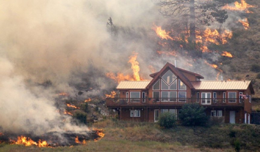 ABD'de orman yangınları: 120'den fazla ev kül oldu