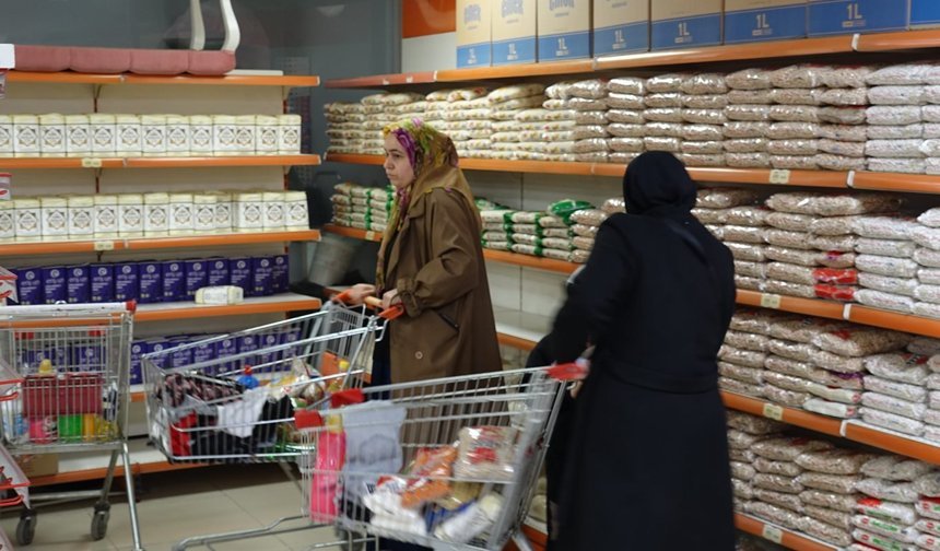 Bursa'da Umut Kervanı sosyal marketi yüzlerce aileye umut oldu