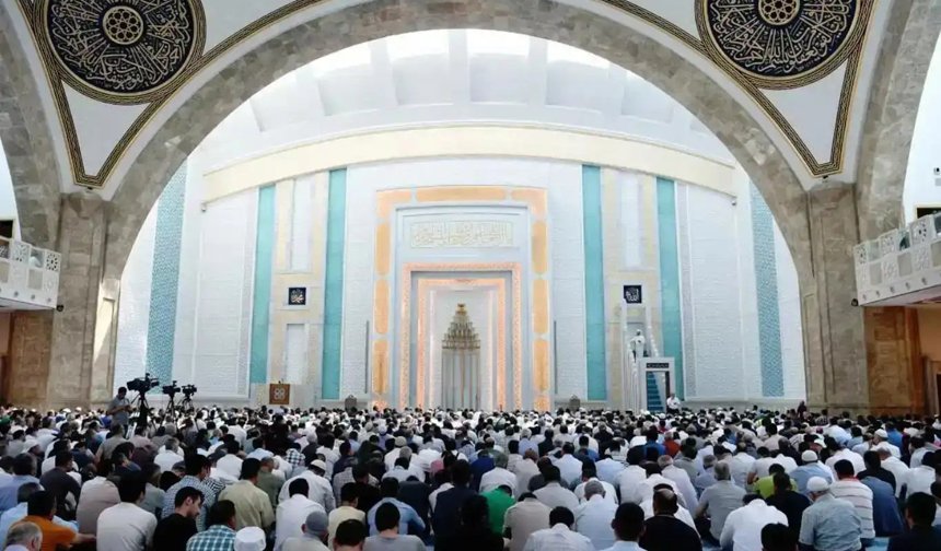 Cuma hutbesi: Cuma ve ümmet bilincini diri tutmak