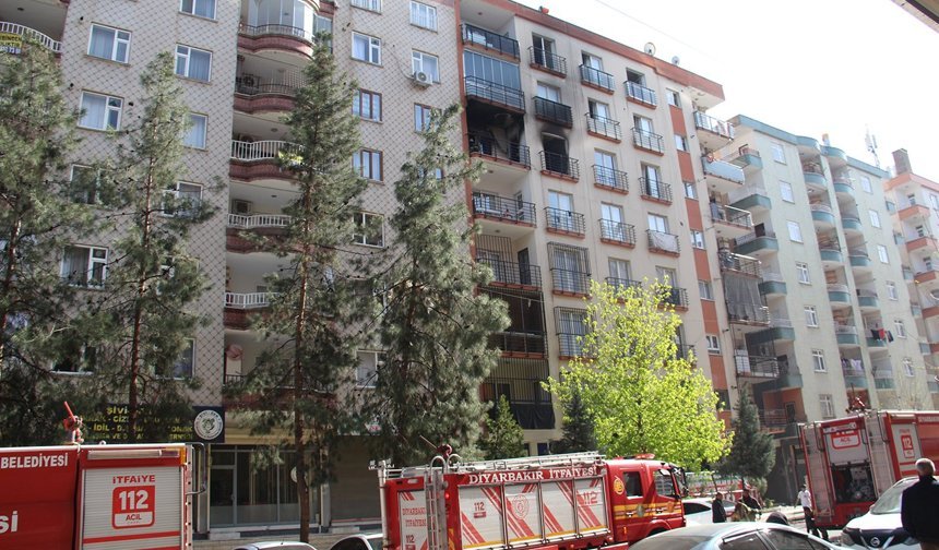 Diyarbakır'da apartman yangını: 5 kişi dumandan etkilendi