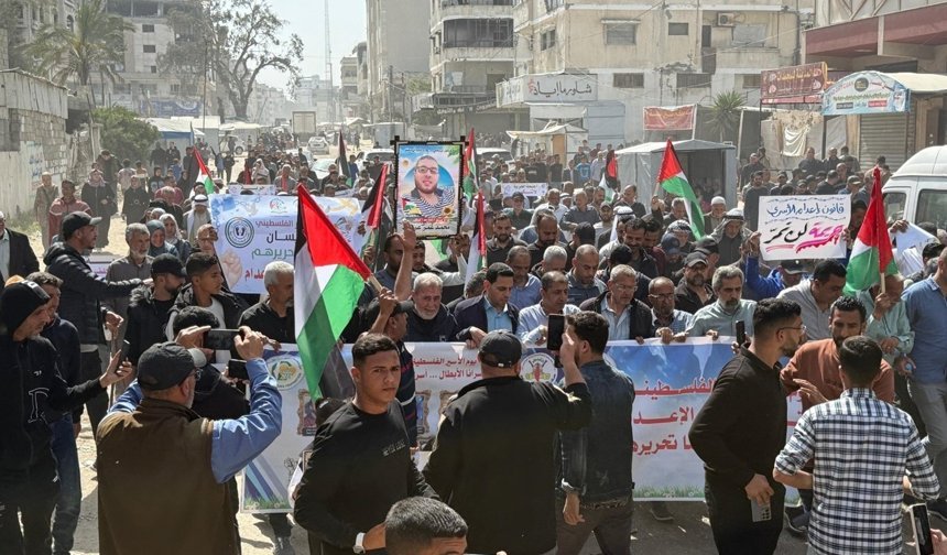 Gazze'de Esir Günü dolayısıyla kitlesel gösteriler düzenlendi