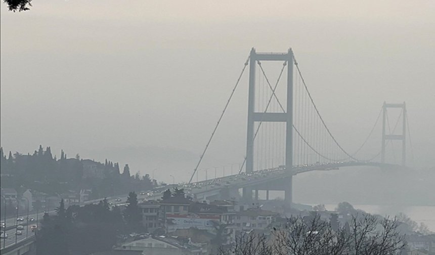 İstanbul'da sis etkili oldu: Gemi trafiği askıya alındı
