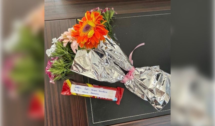 İzmir'de öğrencilerden öğretmenlerine anlamlı sürpriz