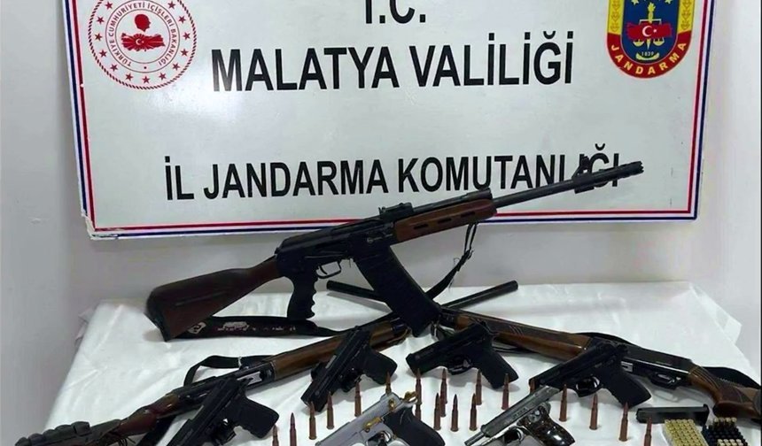 Malatya'da çok sayıda ruhsatsız silah ve mühimmat ele geçirildi: 3 gözaltı