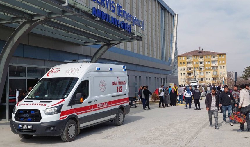 Malatya'da otomobil ile kamyonet çarpıştı: 1 yaralı