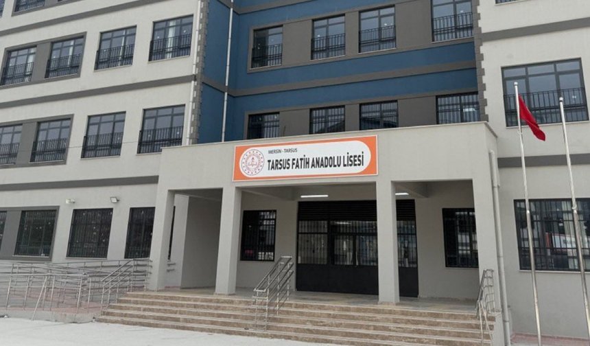 Mersin'de lise öğrencisi okulda silahla yakalandı