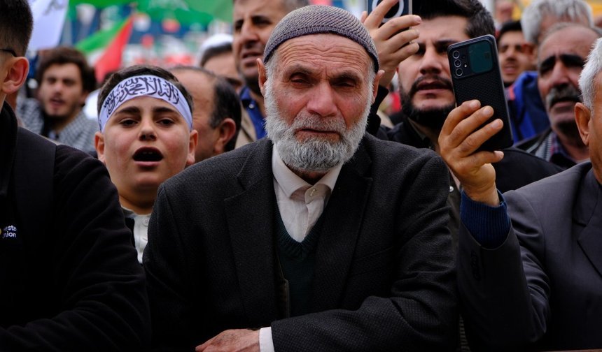 Van'da Mevlid-i Nebi buluşması: Peygamber sevgisi gözyaşlarına dönüştü