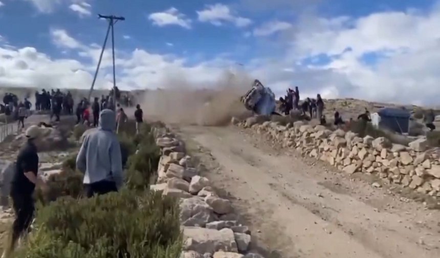 Yarış aracı seyircilerin arasına daldı: Bir ölü, 3 yaralı