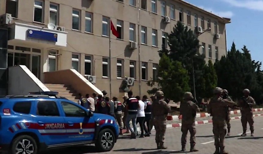 33 ilde FETÖ operasyonu: 69 şüpheli yakalandı
