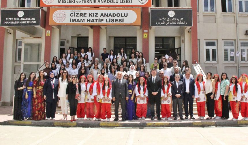 Cizre'de 'Maarif'in Kalbinde Marifetli Gençlik' yıl sonu sergisi yapıldı