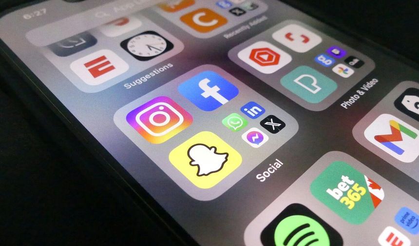 Malezya, çevrim içi platformlara yeni çocuk güvenliği kuralları getiriyor