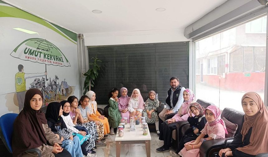 Minik yürekler biriktirdikleri bayram harçlıklarını Gazze'ye bağışladılar