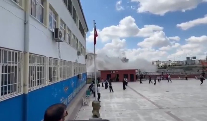 Şanlıurfa'da okul yanında yapılan yıkım paniğe neden oldu
