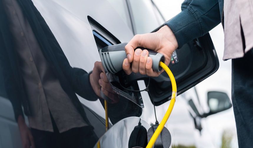 Şarj istasyonlarında güvenlik önlemleri: Elektrikli araç kullanıcıları nelere dikkat etmeli?