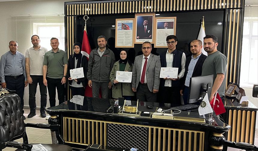 Sasonlu öğrenciler siyer yarışmasında umre ödülü kazandı