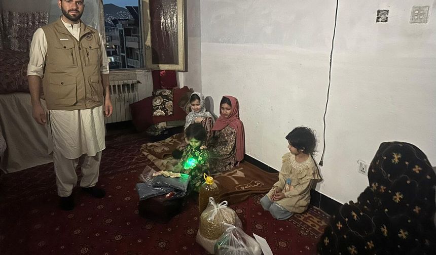 Uluslararası yardım kuruluşları Afganistanlı yetimleri bayram gününde de yalnız bırakmadı