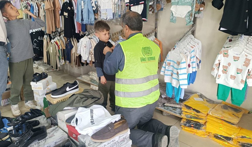 Umut Kervanı'ndan Viranşehir'de yetim çocuklara giyim yardımı