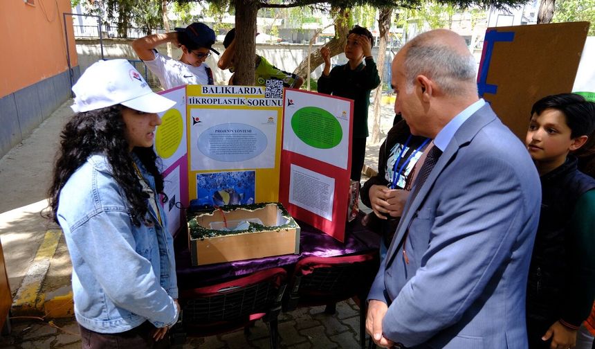 Van'da 'TÜBİTAK 4006 Bilim Fuarı' açıldı