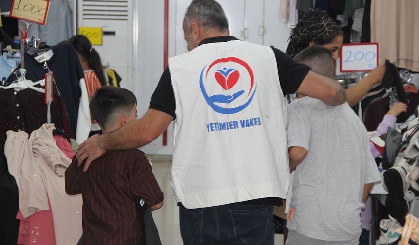 Yetimler Vakfı Kurban Bayramı öncesi Cizre'de onlarca yetimi giydirdi