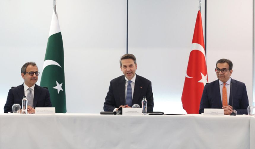 Bakan Bayraktar: Pakistan'ın elektrik özelleştirme sürecine destek vereceğiz