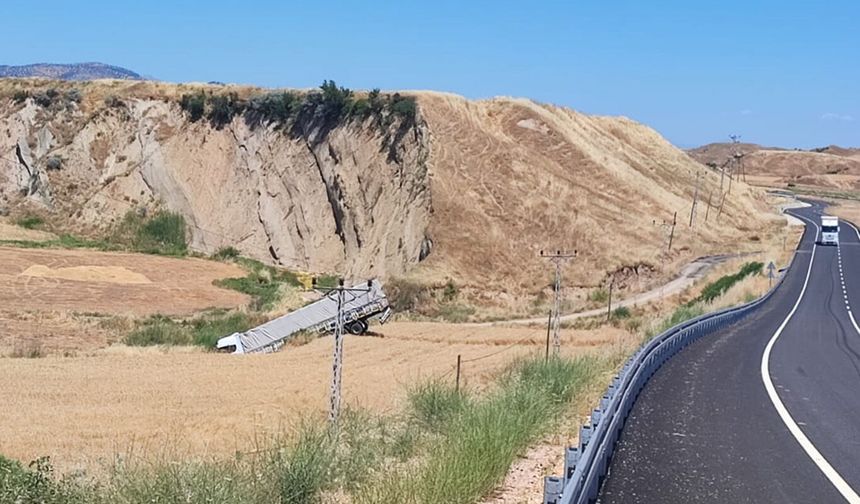 Batman'da tır sulama kanalına uçtu: 2 yaralı