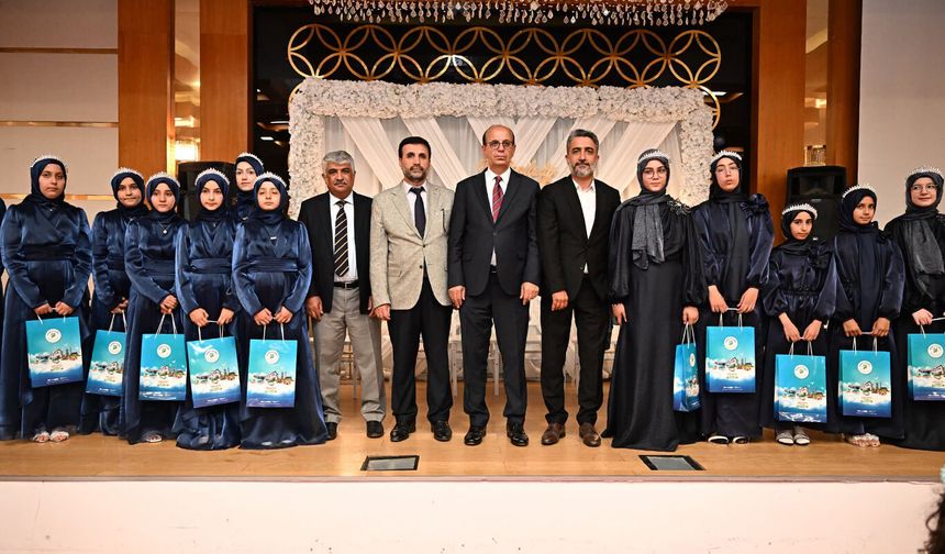 Belediye Başkanı Geçit: Kur'an'ın rehberliğinde yetişen evlatlarımız yarınlarımızın manevi teminatıdır