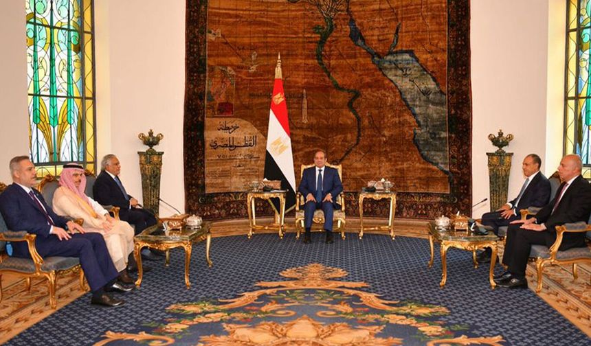 Dışişleri Bakanı Fidan, Kahire'de Sisi tarafından kabul edildi