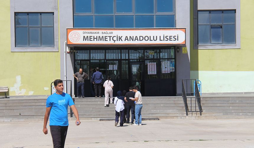 Diyarbakır'da YKS heyecanı: Bazı adaylar son dakikada sınava yetişti