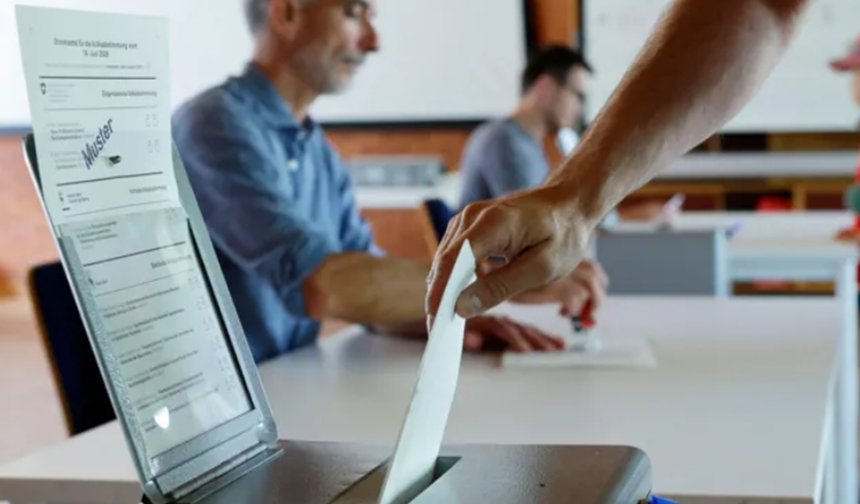 İsviçre'de halk '10 milyon nüfus' referandumu için oy kullandı