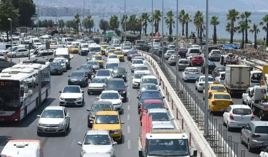 İzmir'de trafiğe kayıtlı araç sayısı 2,1 milyonu aştı