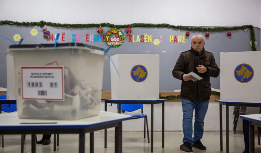 Kosova'da erken seçimlerde oy verme işlemi sürüyor