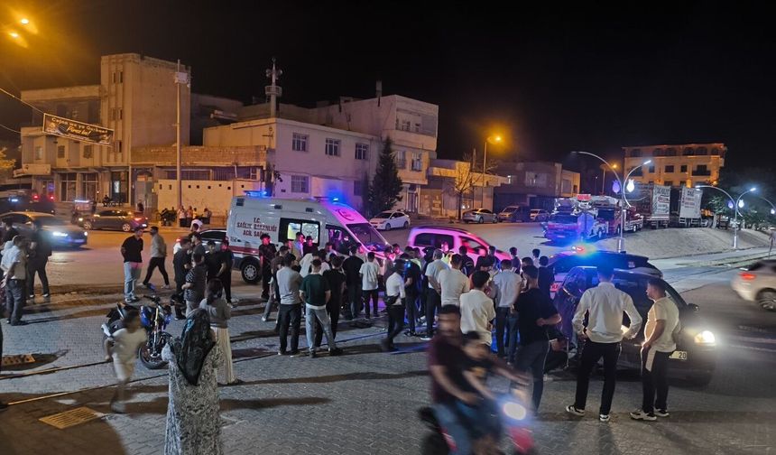 Mardin'de otomobil ile motosiklet çarpıştı: 2 ağır yaralı