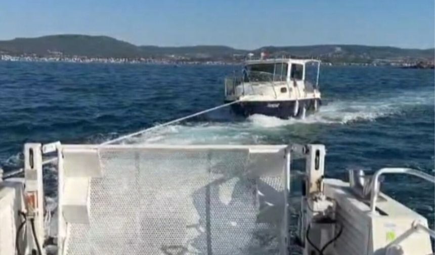 Motor arızası nedeniyle sürüklenen teknedeki 3 kişi kurtarıldı