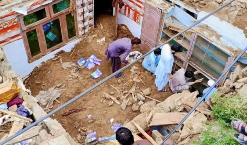 Pakistan'da çatı çökmesi: 6 çocuk hayatını kaybetti